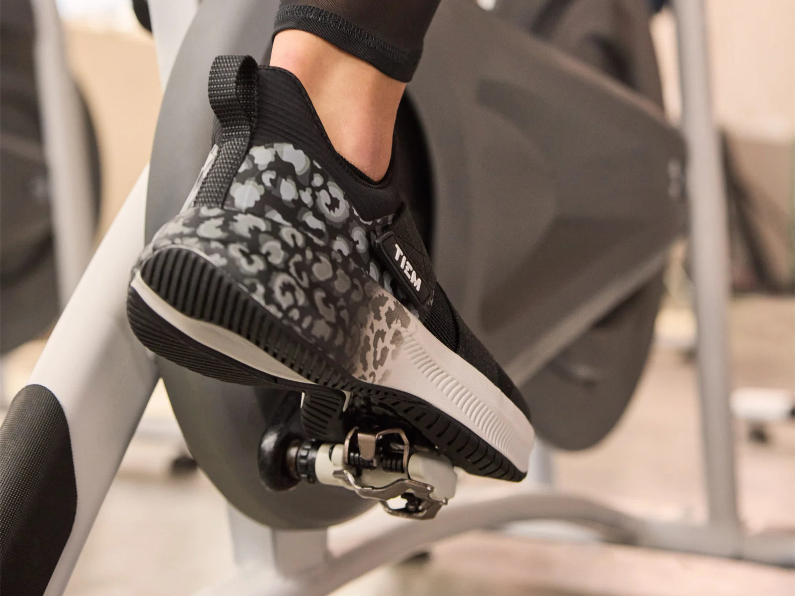 TIEM Athletic Cycling Shoes SPD Cycling Shoes Indoor Cycling Shoes